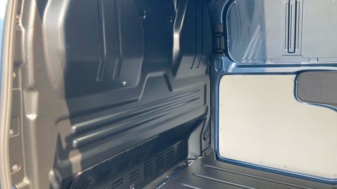 Ford Transit Custom 320 L2 Diesel Fwd 2.0 EcoBlue 150ps H1 Van Limited - Image 18
